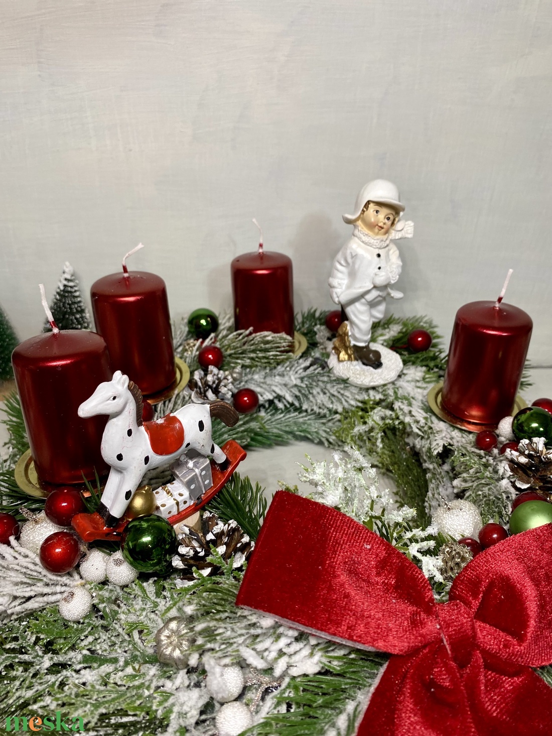 Adventi  koszorú hintalóval korcsolyázó gyermekkel - karácsony - adventi díszek - adventi koszorú - Meska.hu
