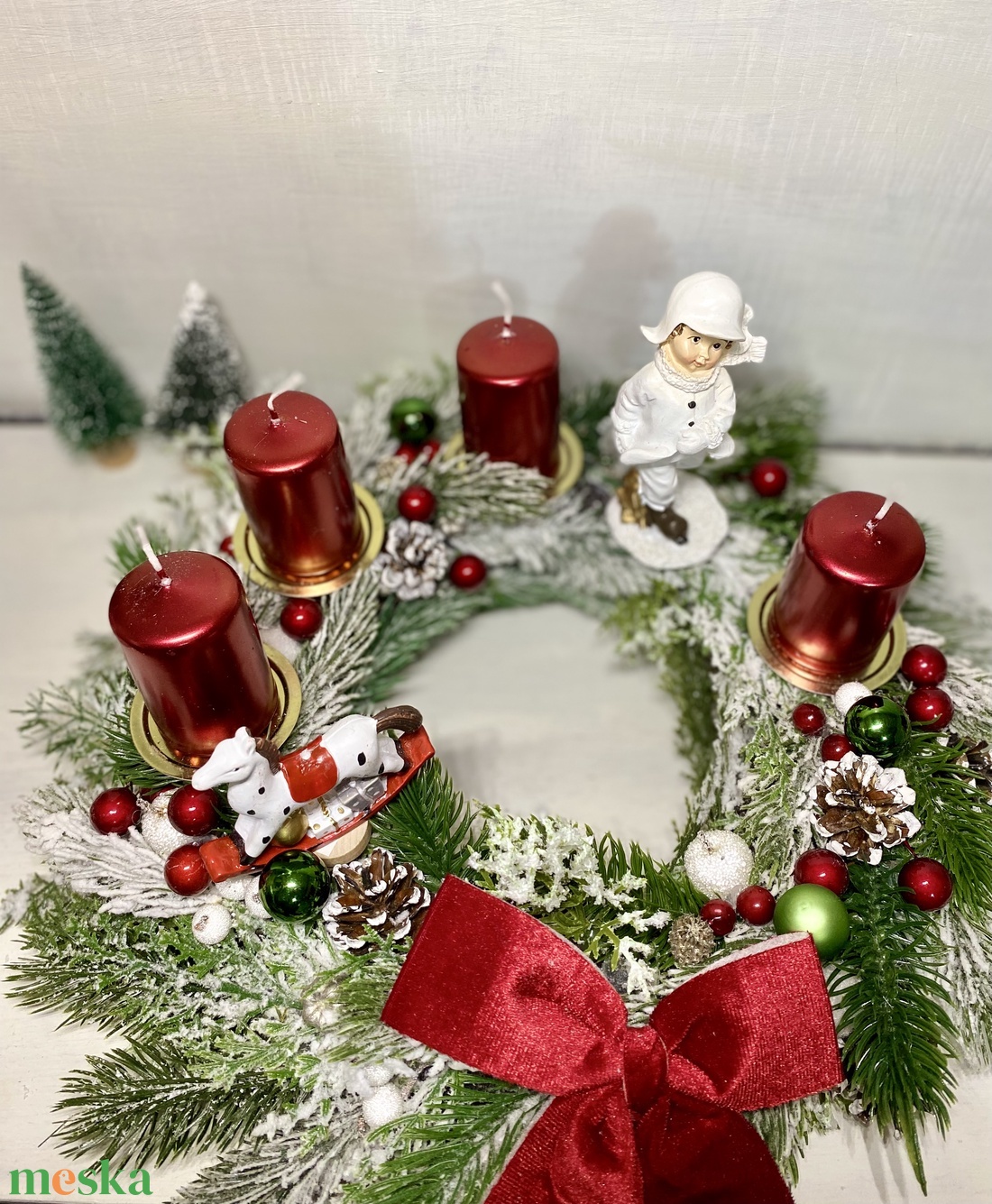 Adventi  koszorú hintalóval korcsolyázó gyermekkel - karácsony - adventi díszek - adventi koszorú - Meska.hu