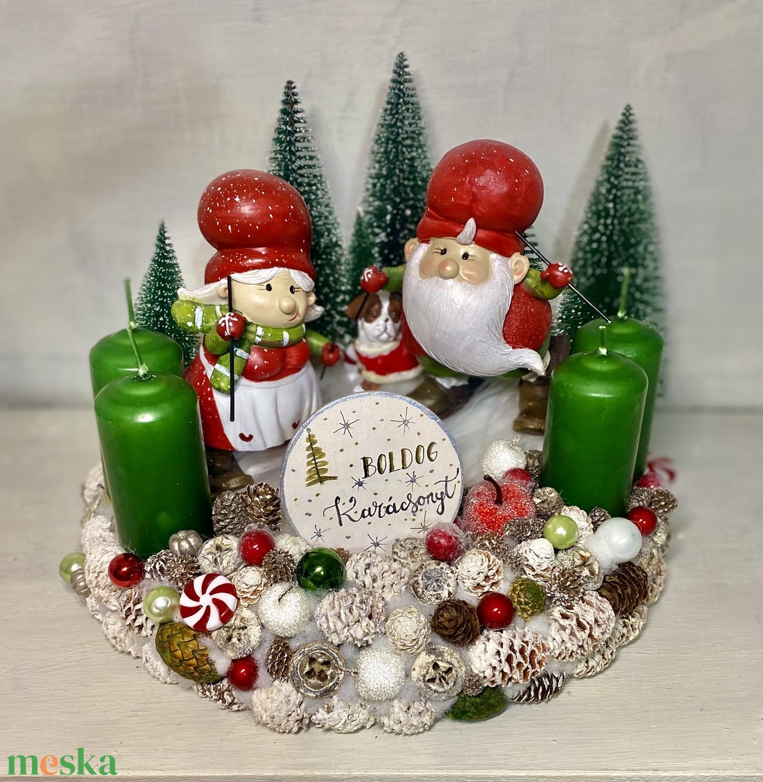 Adventi koszorú síelő Télanyó és Télapó kutyával  - karácsony - adventi díszek - adventi koszorú - Meska.hu