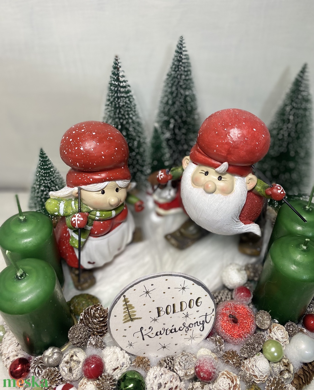 Adventi koszorú síelő Télanyó és Télapó kutyával  - karácsony - adventi díszek - adventi koszorú - Meska.hu