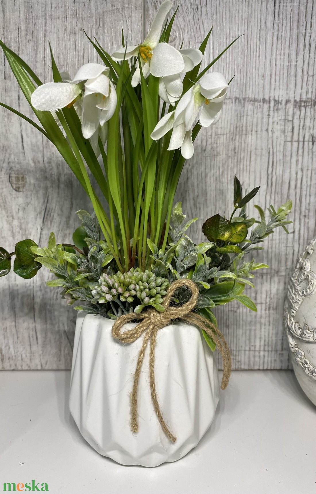 Hóvirágos asztaldísz kerámiakaspóban - otthon & életmód - virágdekoráció - virágdíszek - asztali virágdísz - Meska.hu