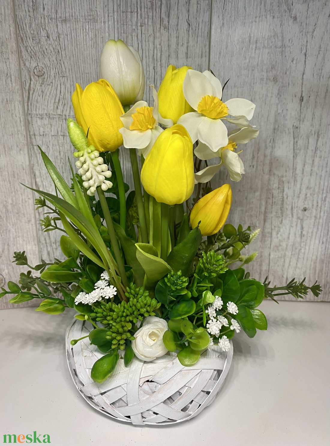 Tavaszi virágkosár tulipánnap nárcisszal -  - Meska.hu