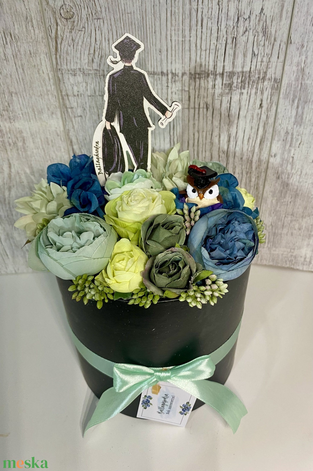 Virágbox ballagásra fiúnak - otthon & életmód - virágdekoráció - virágok - virágbox - Meska.hu