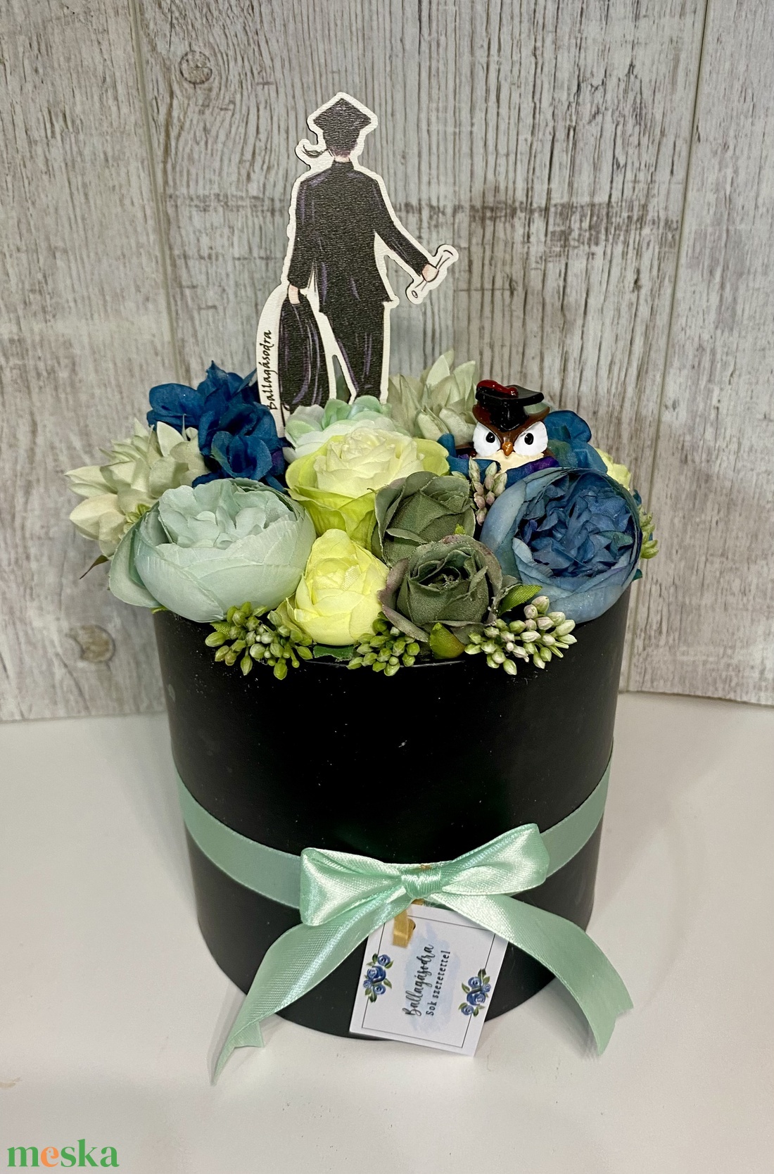Virágbox ballagásra fiúnak - otthon & életmód - virágdekoráció - virágok - virágbox - Meska.hu