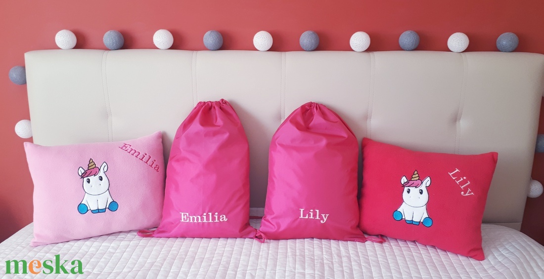 Szuper egyedi ajándék szett!Névreszóló tornazsák vízhatlan anyagból +kispárna hímezve! - táska & tok - hátizsák - tornazsák, gymbag - Meska.hu