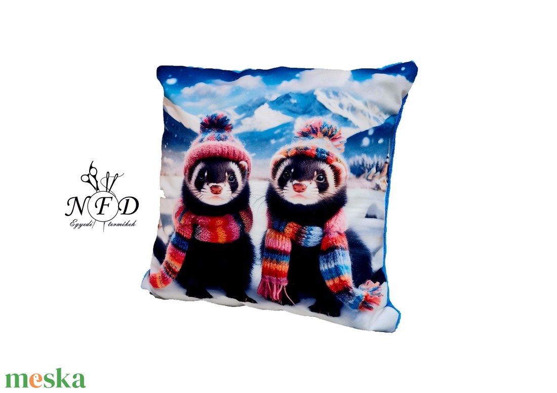 Gyönyörű egyedi dekorpárna havas  vadászgörények sapkában mintával!(csak huzat!) - otthon & életmód - lakástextil - párna & párnahuzat - díszpárna (belsővel együtt) - Meska.hu