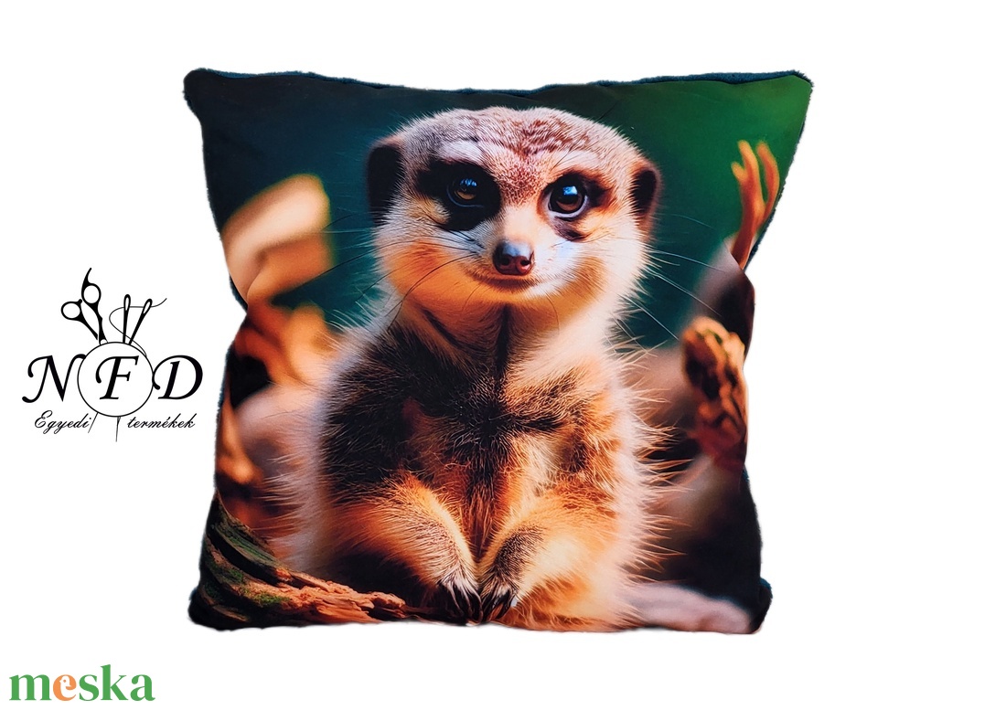 Gyönyörű egyedi dekorpárna álló szurikáta mintával!(csak huzat!) - otthon & életmód - lakástextil - párna & párnahuzat - díszpárna (belsővel együtt) - Meska.hu