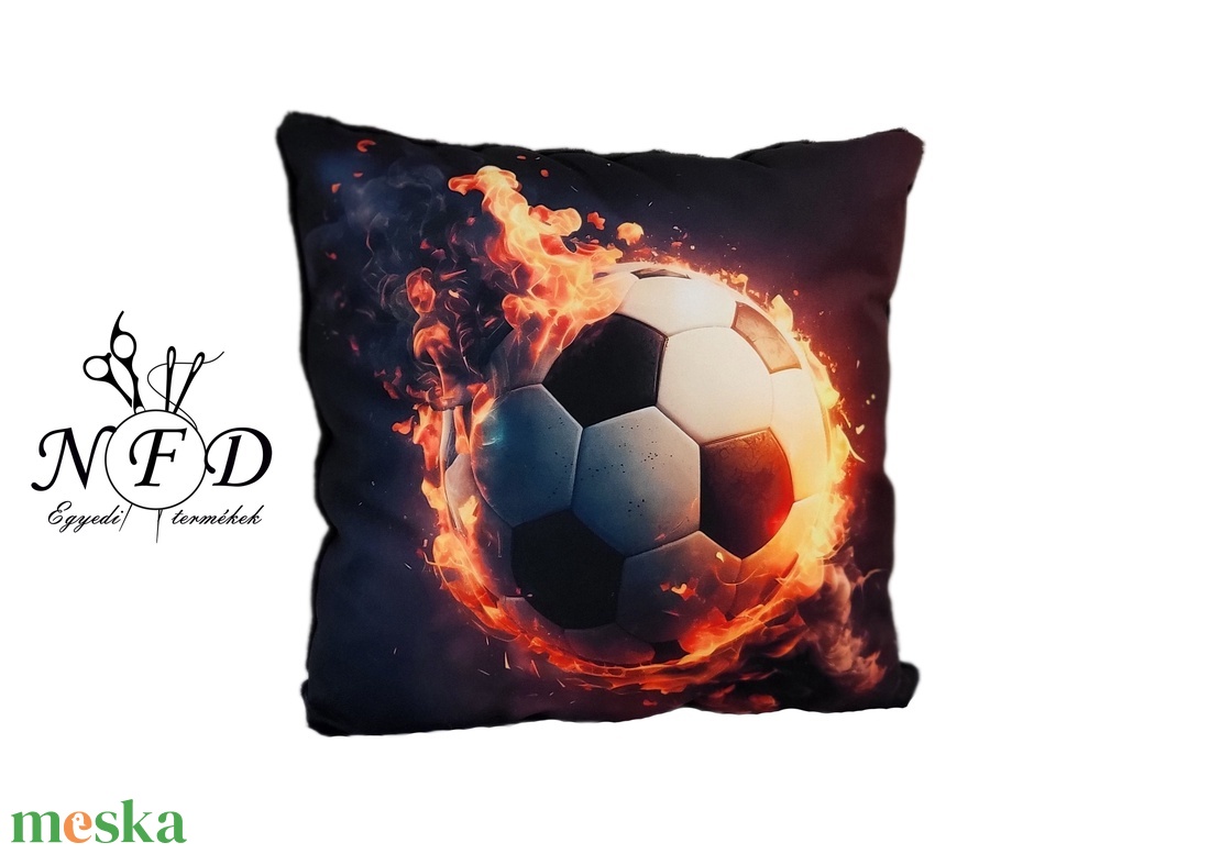 Gyönyörű egyedi dekorpárna tüzes focilabda mintával!(csak huzat!) - otthon & életmód - lakástextil - párna & párnahuzat - díszpárna (belsővel együtt) - Meska.hu