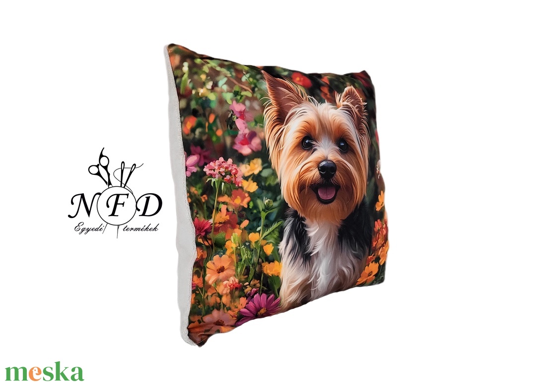 Gyönyörű egyedi dekorpárna Yorki virágokkal mintával!(csak huzat!) - otthon & életmód - lakástextil - párna & párnahuzat - díszpárna (belsővel együtt) - Meska.hu