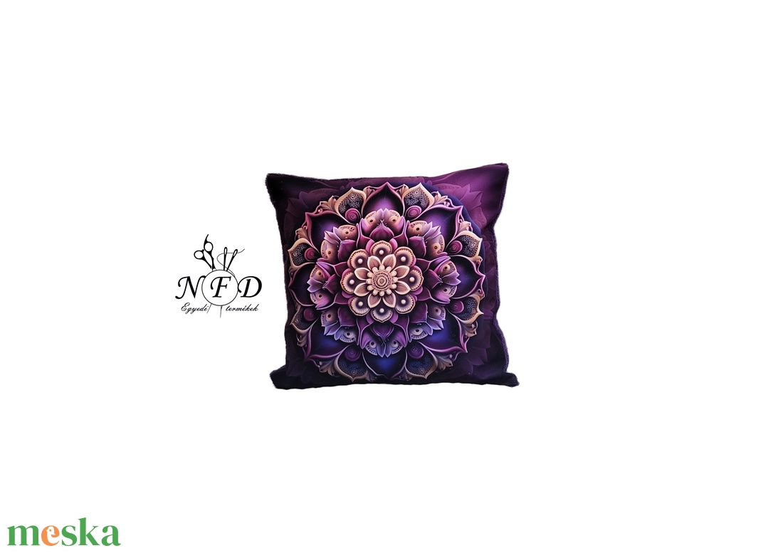 Gyönyörű egyedi dekorpárna lila mandala mintával! - otthon & életmód - lakástextil - párna & párnahuzat - díszpárna (belsővel együtt) - Meska.hu