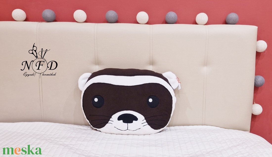 Hímzett pihepuha vadászgörény fej párna - baba - mama - babaszoba dekoráció - gyerek díszpárna - Meska.hu