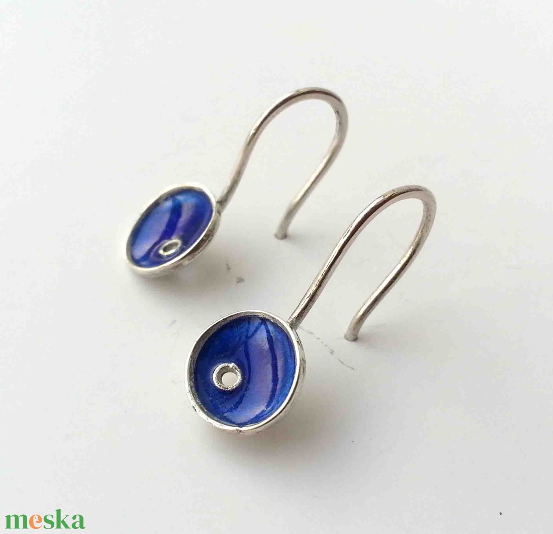 Tengerész kék tűzzománc ezüst lógós fülbevaló, minimalista fülbevaló ezüstből, természet ihlette forma világ - ékszer - fülbevaló - lógó fülbevaló - Meska.hu