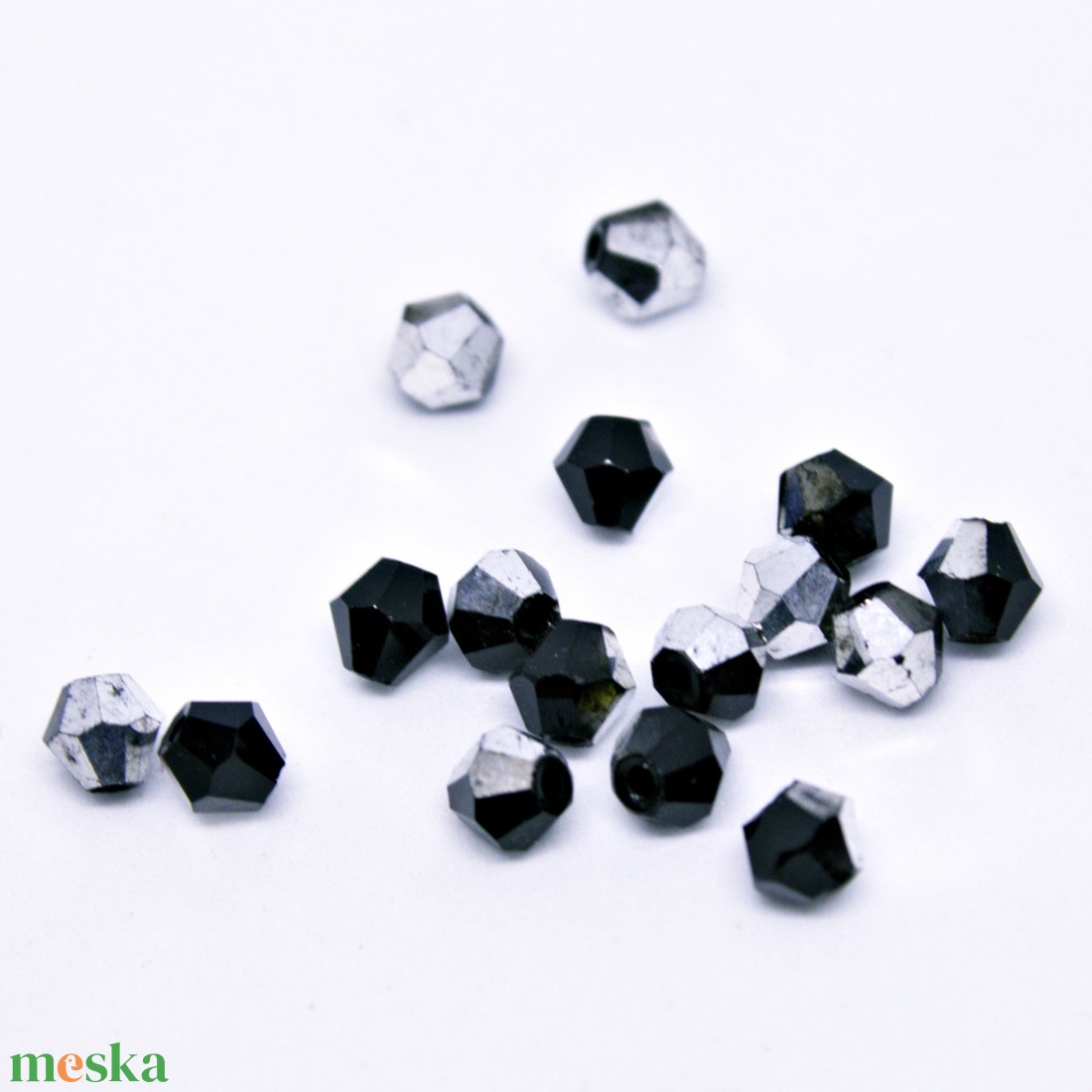 Cseh csiszolt üveggyöngy bicone 4x4mm #2146 - gyöngy, ékszerkellék - üveggyöngy - Meska.hu Cseh csiszolt üveggyöngy bicone 4x4mm #2146 - gyöngy, ékszerkellék - üveggyöngy - Meska.hu