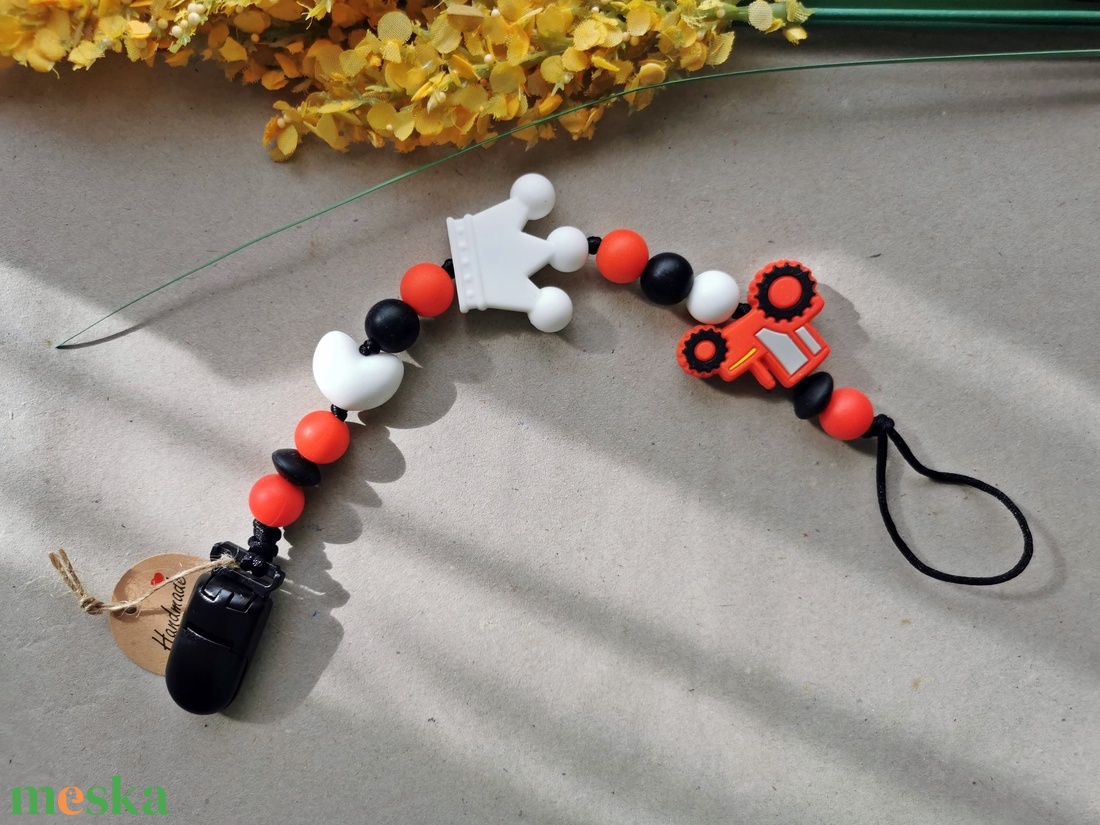 Cumilánc - Piros traktor figurával - játék & sport - 3 éves kor alattiaknak - cumilánc - Meska.hu