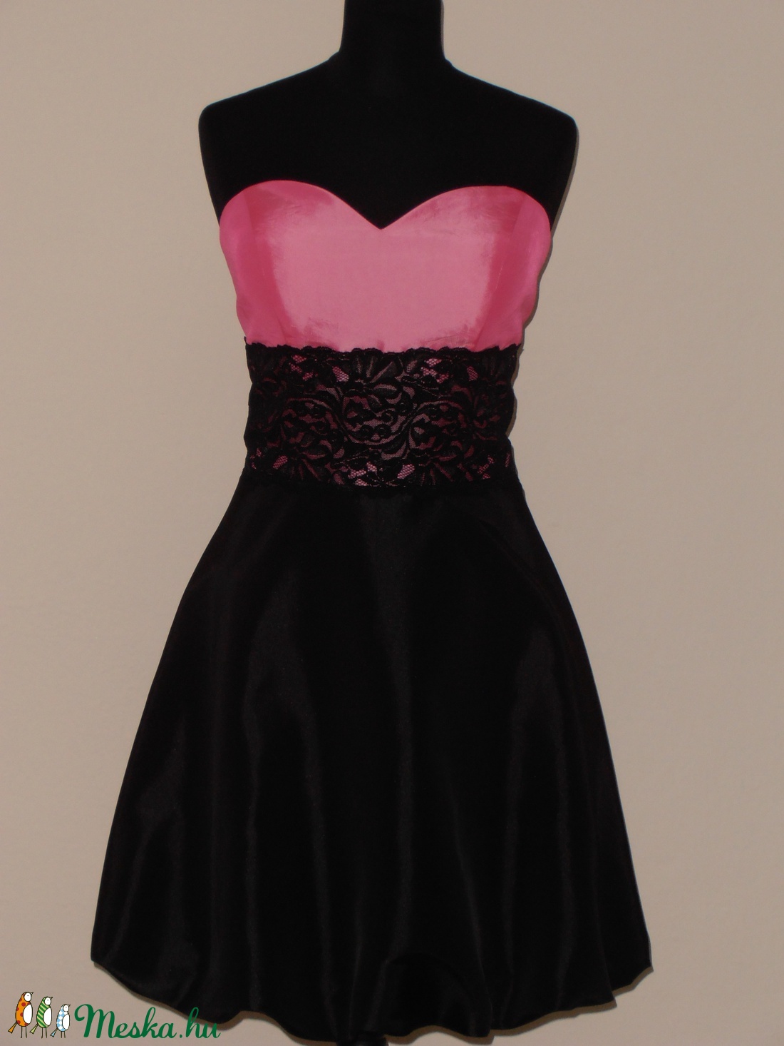 Rózsaszín-fekete csipkés alkalmiruha szalagavatóra nyakkendővel -  - Meska.hu