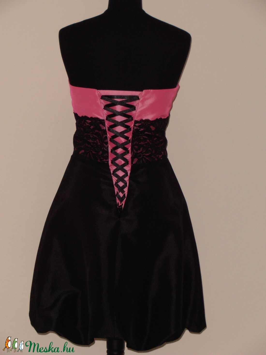 Rózsaszín-fekete csipkés alkalmiruha szalagavatóra nyakkendővel -  - Meska.hu