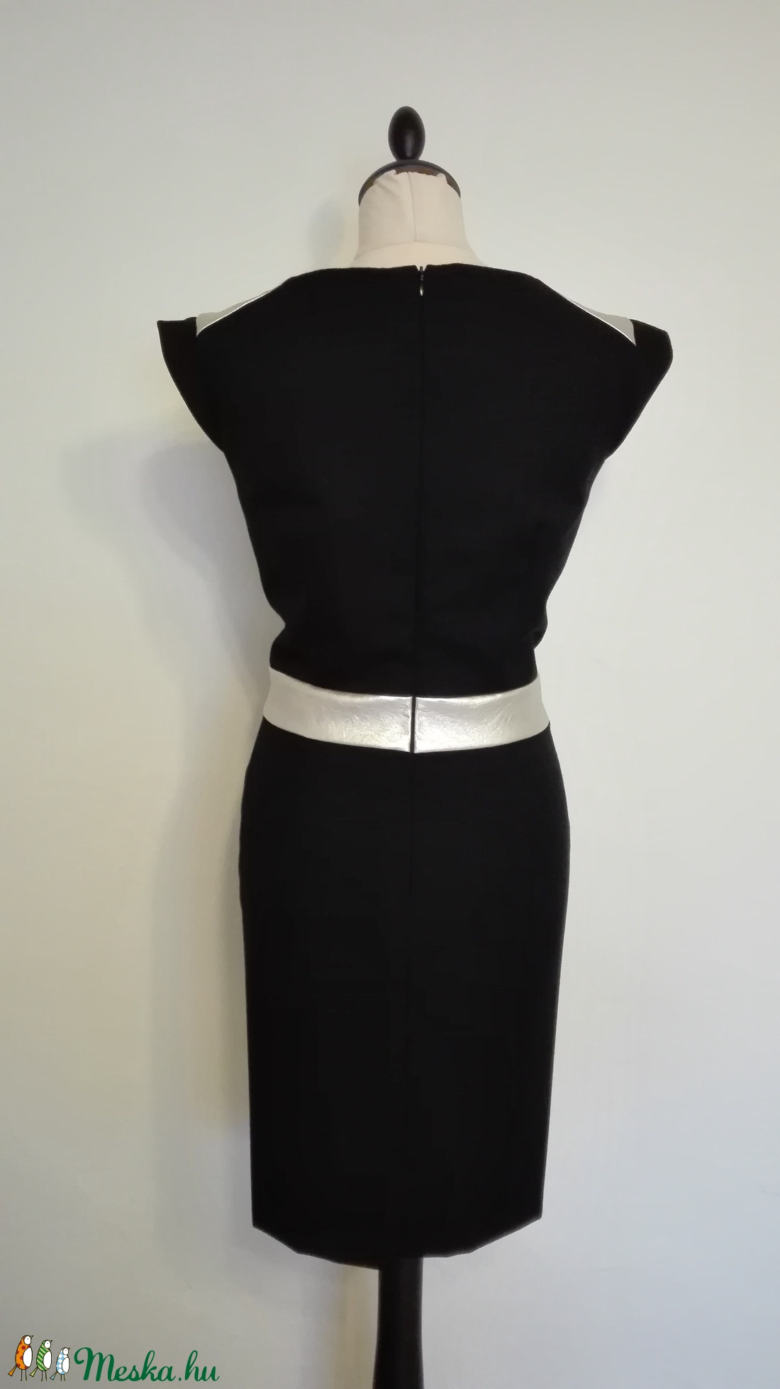 Bőrbetétes fekete szövet ruha - ruha & divat - női ruha - alkalmi ruha & estélyi ruha - Meska.hu