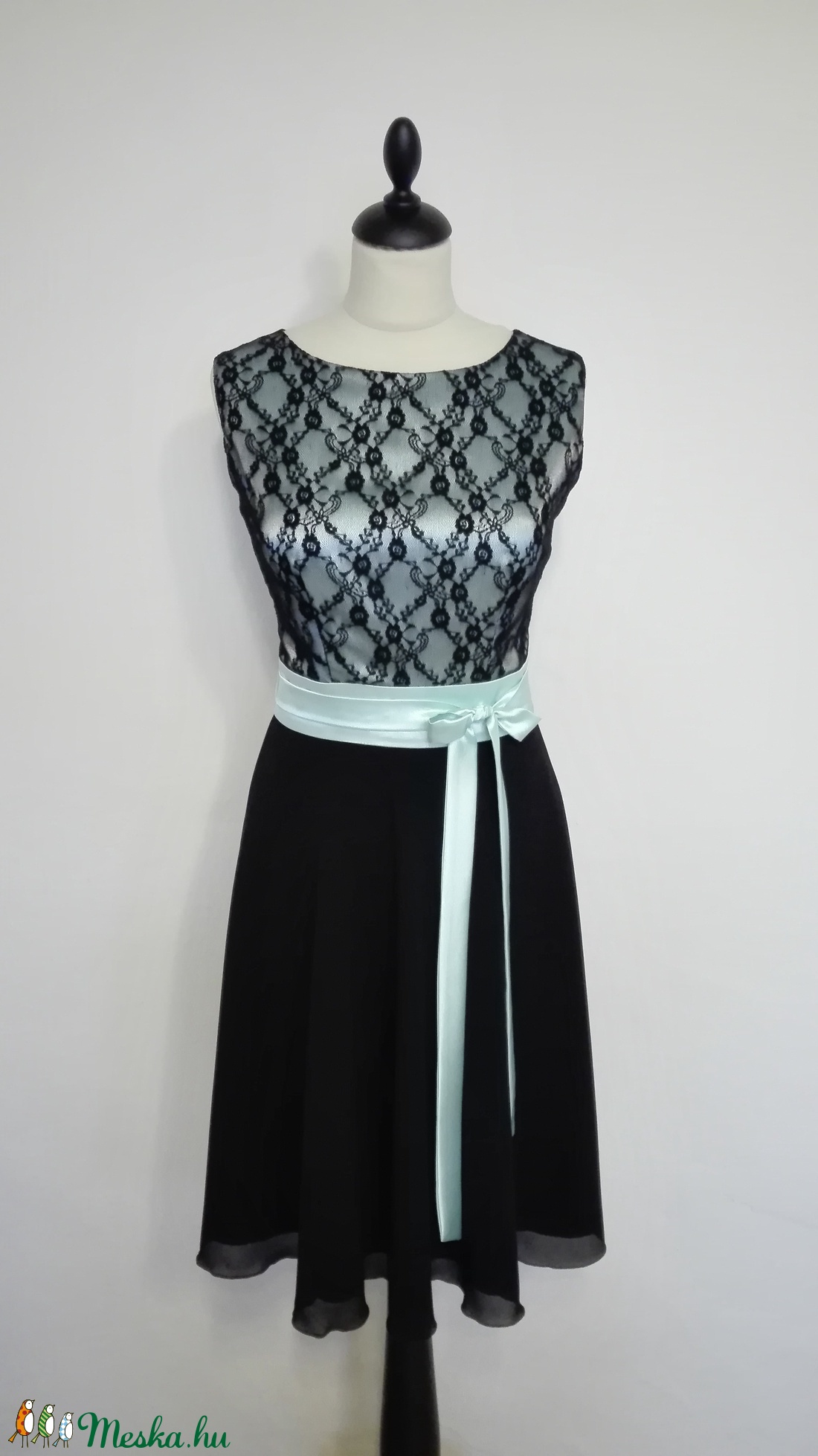 Menta-fekete csipkés alkalmiruha -  - Meska.hu