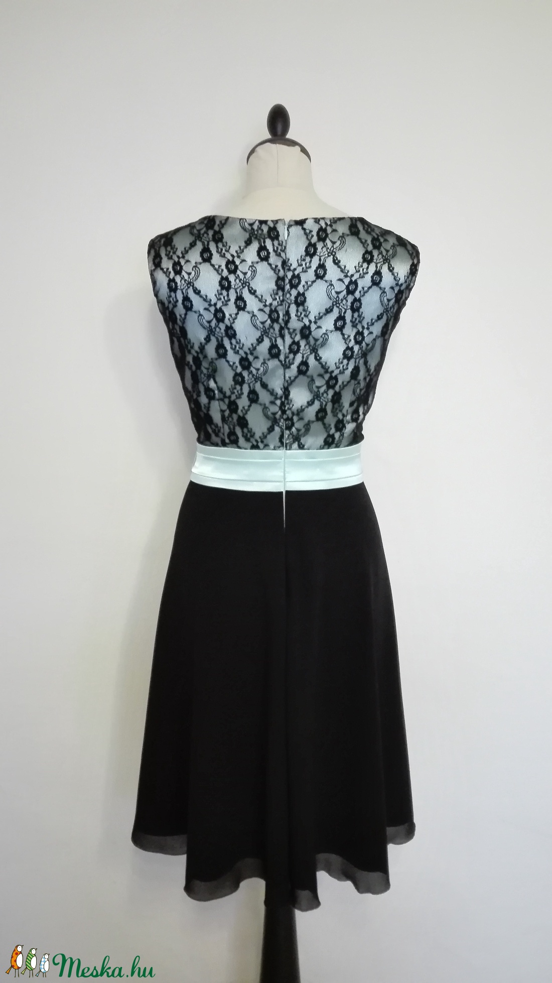 Menta-fekete csipkés alkalmiruha -  - Meska.hu