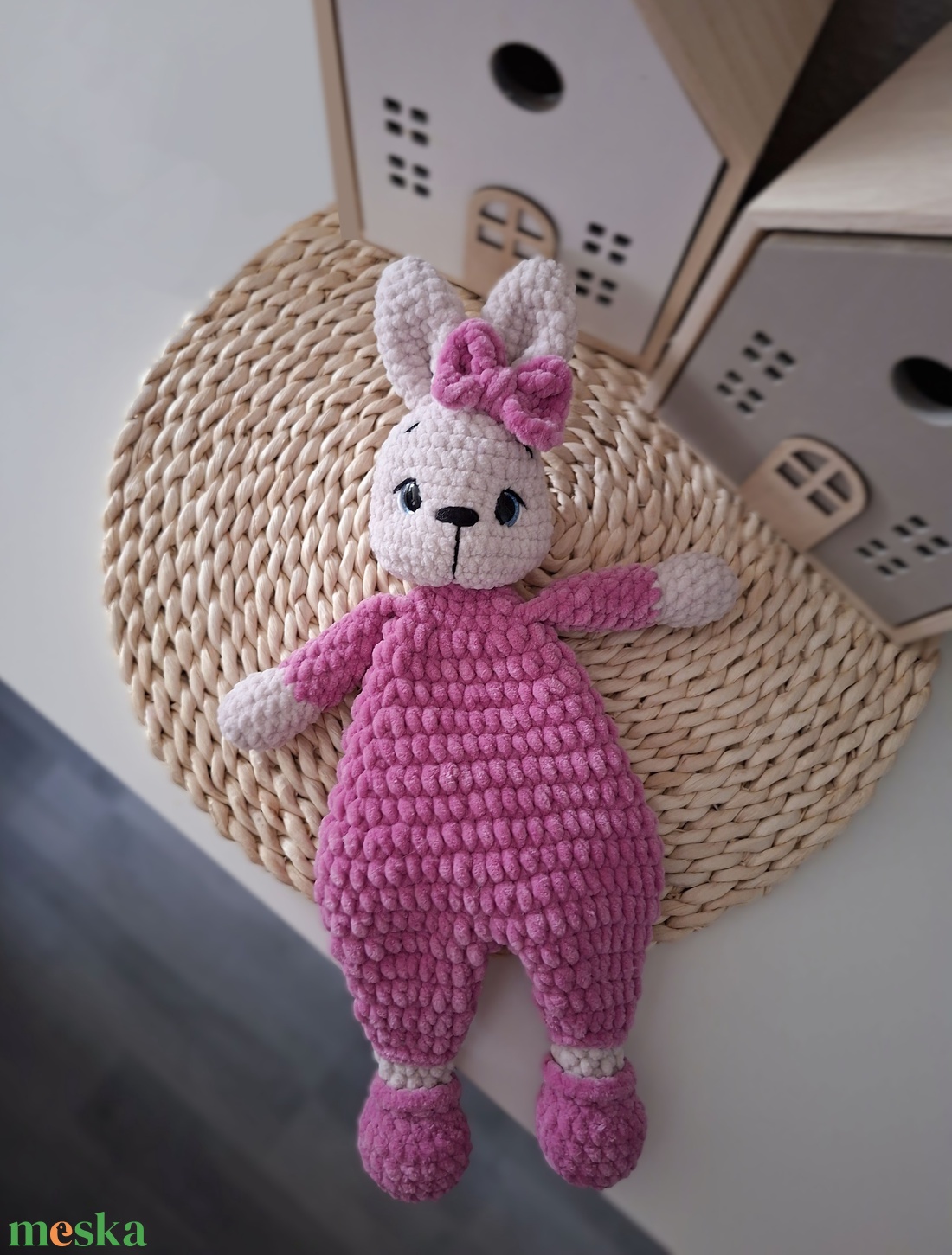 Horgolt nyuszis szundipajti-ciklámen - játék & sport - plüssállat & játékfigura - nyuszi - Meska.hu