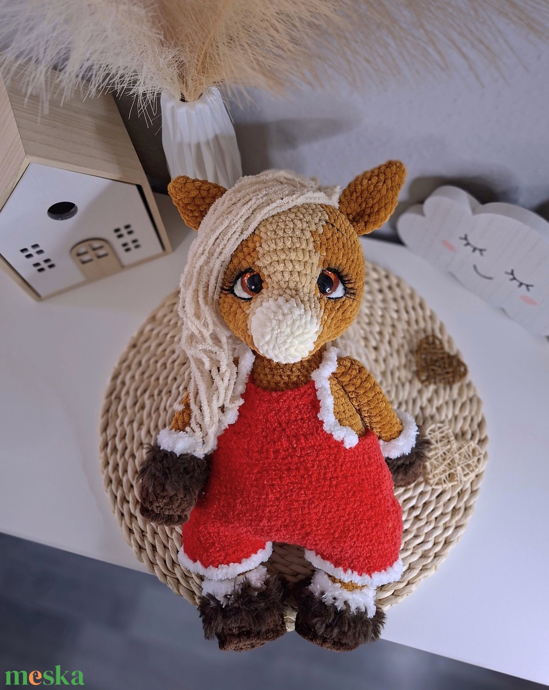 Horgolt lovacska � piros ruhában - játék & sport - plüssállat & játékfigura - ló - Meska.hu