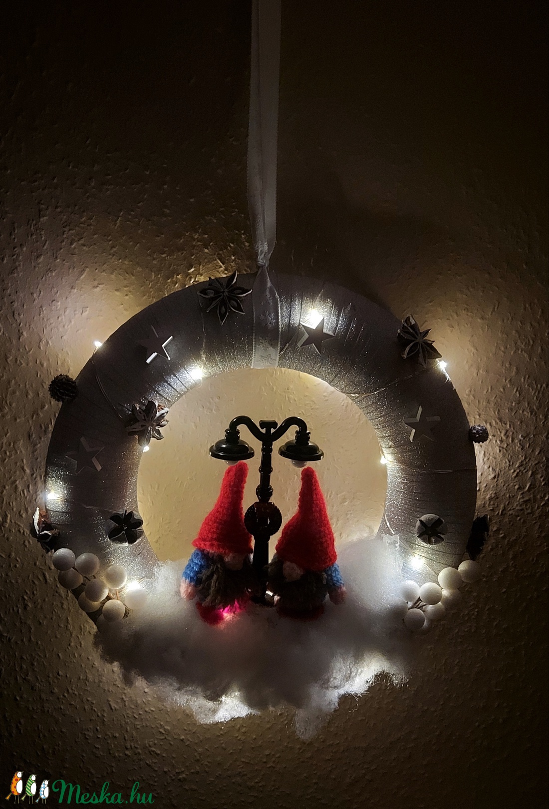 Világító kis manós karácsonyi kopogtató / ajtódísz - karácsony - Meska.hu