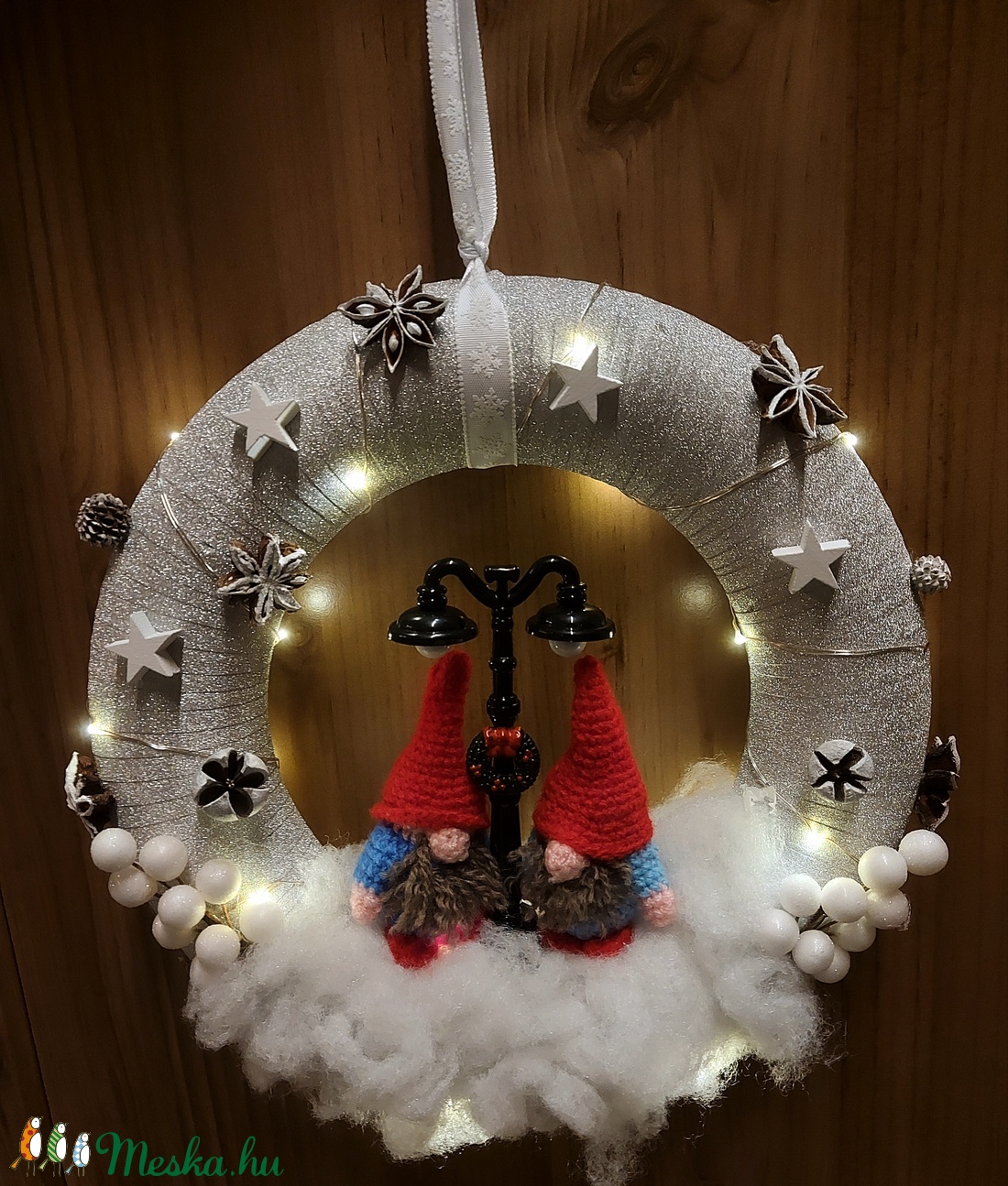 Világító kis manós karácsonyi kopogtató / ajtódísz - karácsony - Meska.hu