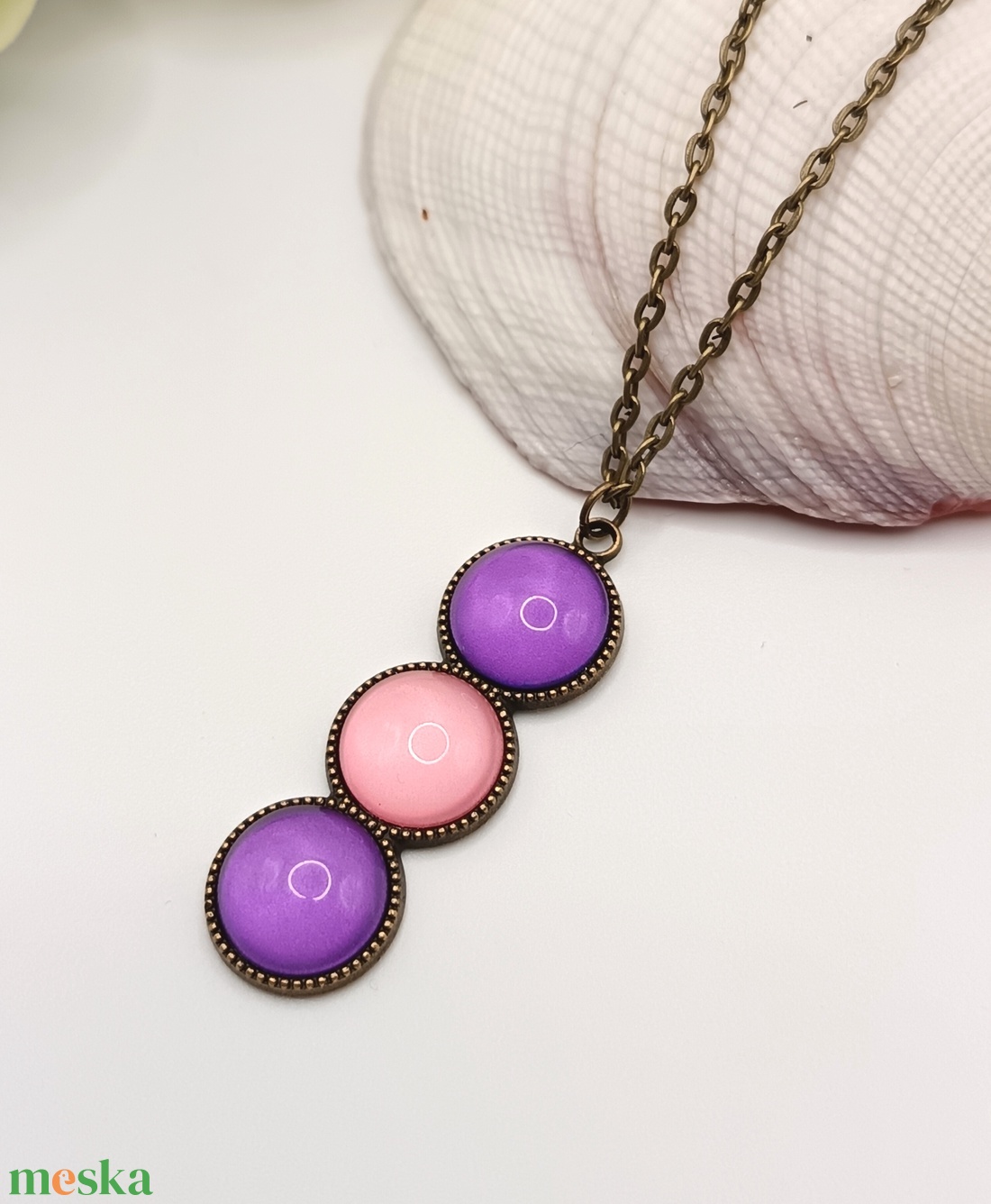 Antik bronz nyaklánc - pink és világos rózsaszín üveg lencsével - ékszer - fülbevaló - lógó fülbevaló - Meska.hu Antik bronz nyaklánc - pink és világos rózsaszín üveg lencsével - ékszer - fülbevaló - lógó fülbevaló - Meska.hu
