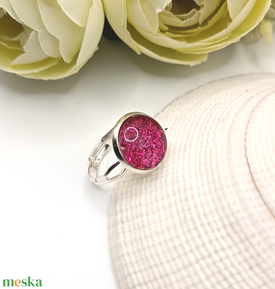 Ezüst gyűrű alap csillámló pink textilbőrrel üveg lencsével - ékszer - gyűrű - kerek gyűrű - Meska.hu Ezüst gyűrű alap csillámló pink textilbőrrel üveg lencsével - ékszer - gyűrű - kerek gyűrű - Meska.hu