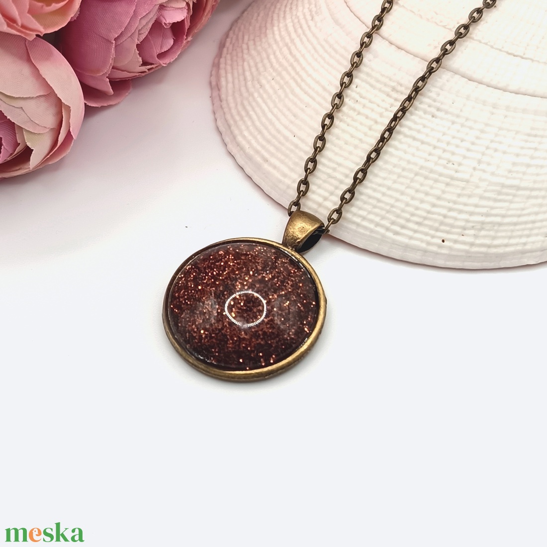Antik bronz nyaklánc antik bronzbarna csillogó textilbőrrel - ékszer - fülbevaló - lógó fülbevaló - Meska.hu Antik bronz nyaklánc antik bronzbarna csillogó textilbőrrel - ékszer - fülbevaló - lógó fülbevaló - Meska.hu