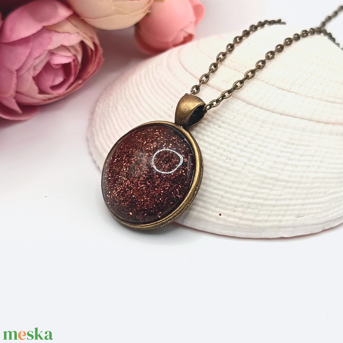 Antik bronz nyaklánc antik bronzbarna csillogó textilbőrrel - ékszer - fülbevaló - lógó fülbevaló - Meska.hu Antik bronz nyaklánc antik bronzbarna csillogó textilbőrrel - ékszer - fülbevaló - lógó fülbevaló - Meska.hu