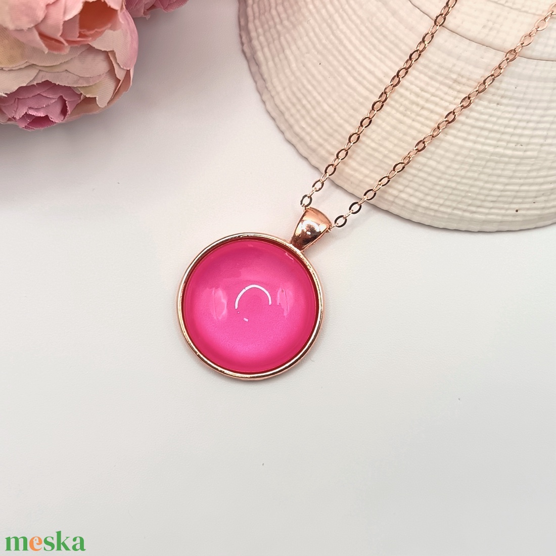 Rózsaarany nyaklánc pink lencsével - ékszer - fülbevaló - lógó fülbevaló - Meska.hu Rózsaarany nyaklánc pink lencsével - ékszer - fülbevaló - lógó fülbevaló - Meska.hu