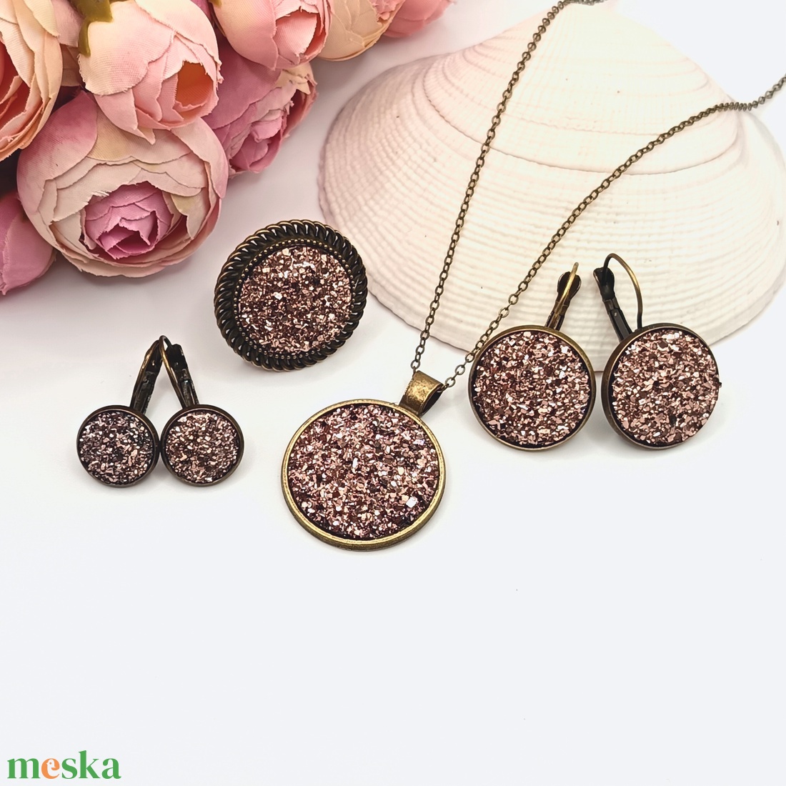 Antik bronz franciakapcsos fülbevaló csillogó bronzbarna lencsével - ékszer - fülbevaló - lógó fülbevaló - Meska.hu Antik bronz franciakapcsos fülbevaló csillogó bronzbarna lencsével - ékszer - fülbevaló - lógó fülbevaló - Meska.hu