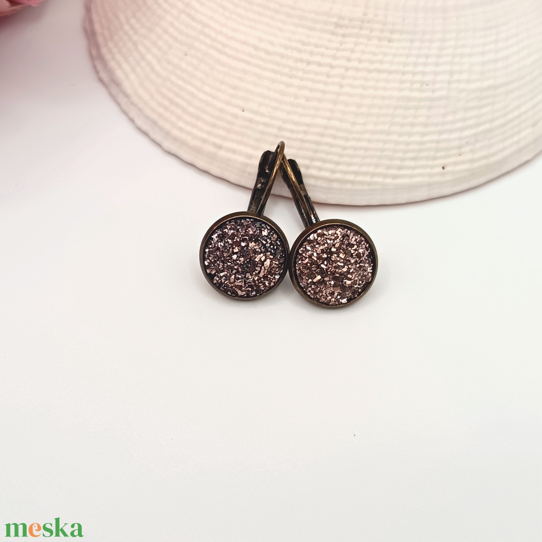 Antik bronz franciakapcsos fülbevaló csillogó bronzbarna lencsével - ékszer - fülbevaló - lógó fülbevaló - Meska.hu Antik bronz franciakapcsos fülbevaló csillogó bronzbarna lencsével - ékszer - fülbevaló - lógó fülbevaló - Meska.hu
