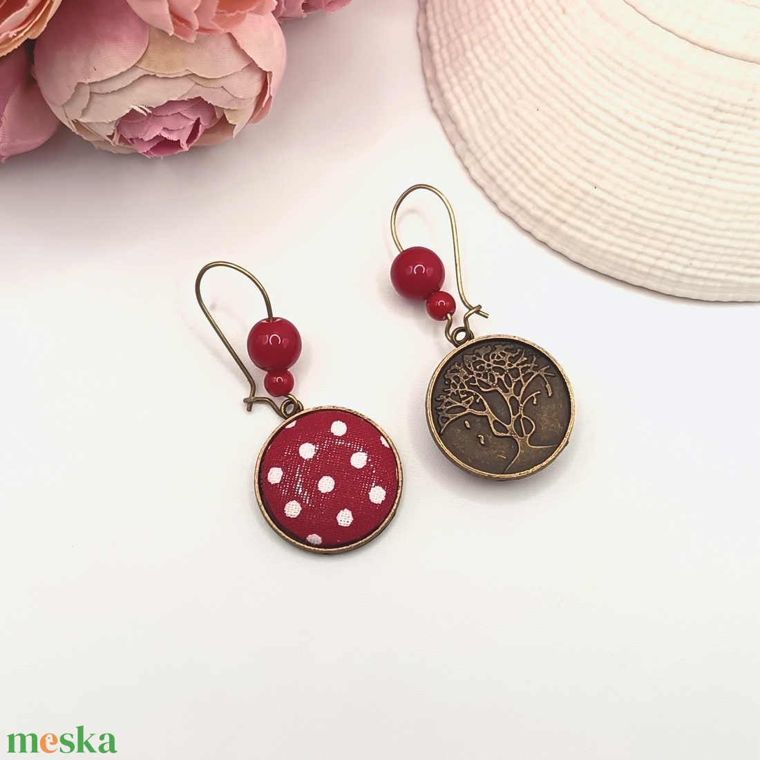 Antik bronz akasztós fülbevaló  piros, fehér pöttyös textil lencsével, piros korallkő ásványgyönggyel - ékszer - fülbevaló - lógó fülbevaló - Meska.hu