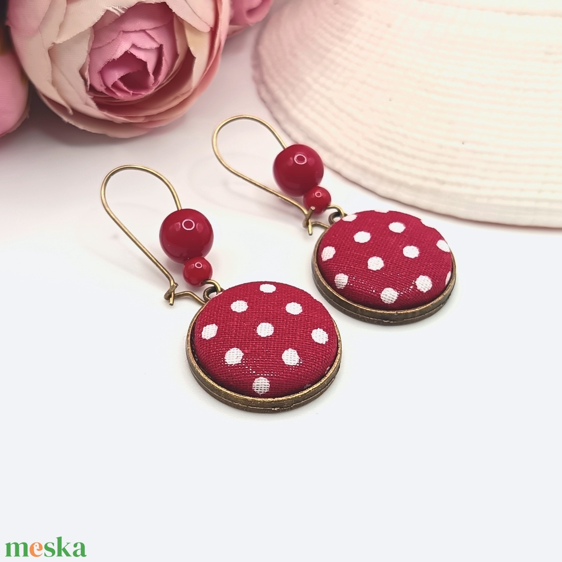 Antik bronz akasztós fülbevaló  piros, fehér pöttyös textil lencsével, piros korallkő ásványgyönggyel - ékszer - fülbevaló - lógó fülbevaló - Meska.hu