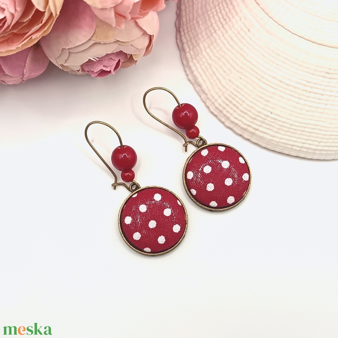 Antik bronz akasztós fülbevaló  piros, fehér pöttyös textil lencsével, piros korallkő ásványgyönggyel - ékszer - fülbevaló - lógó fülbevaló - Meska.hu