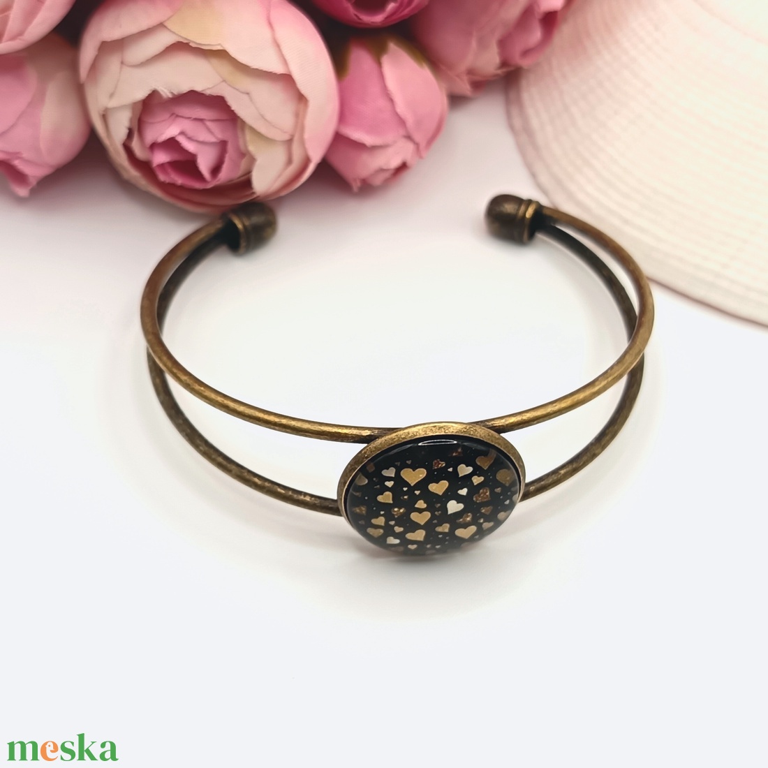 Antik bronz karkötő � fekete, arany szívecskés lencsével - ékszer - karkötő - karkötő medállal - Meska.hu