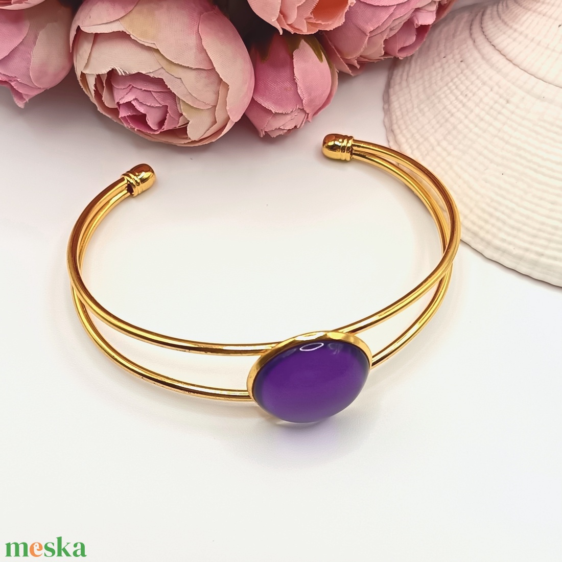 Arany karkötő � lila üveg lencsével - ékszer - karkötő - karkötő medállal - Meska.hu