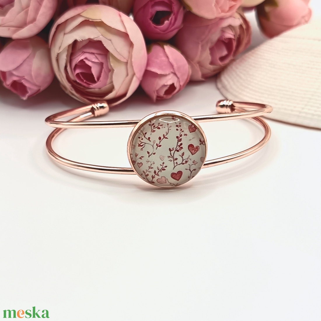 Rózsaarany karkötő � piros szívecskés lencsével - ékszer - karkötő - karkötő medállal - Meska.hu