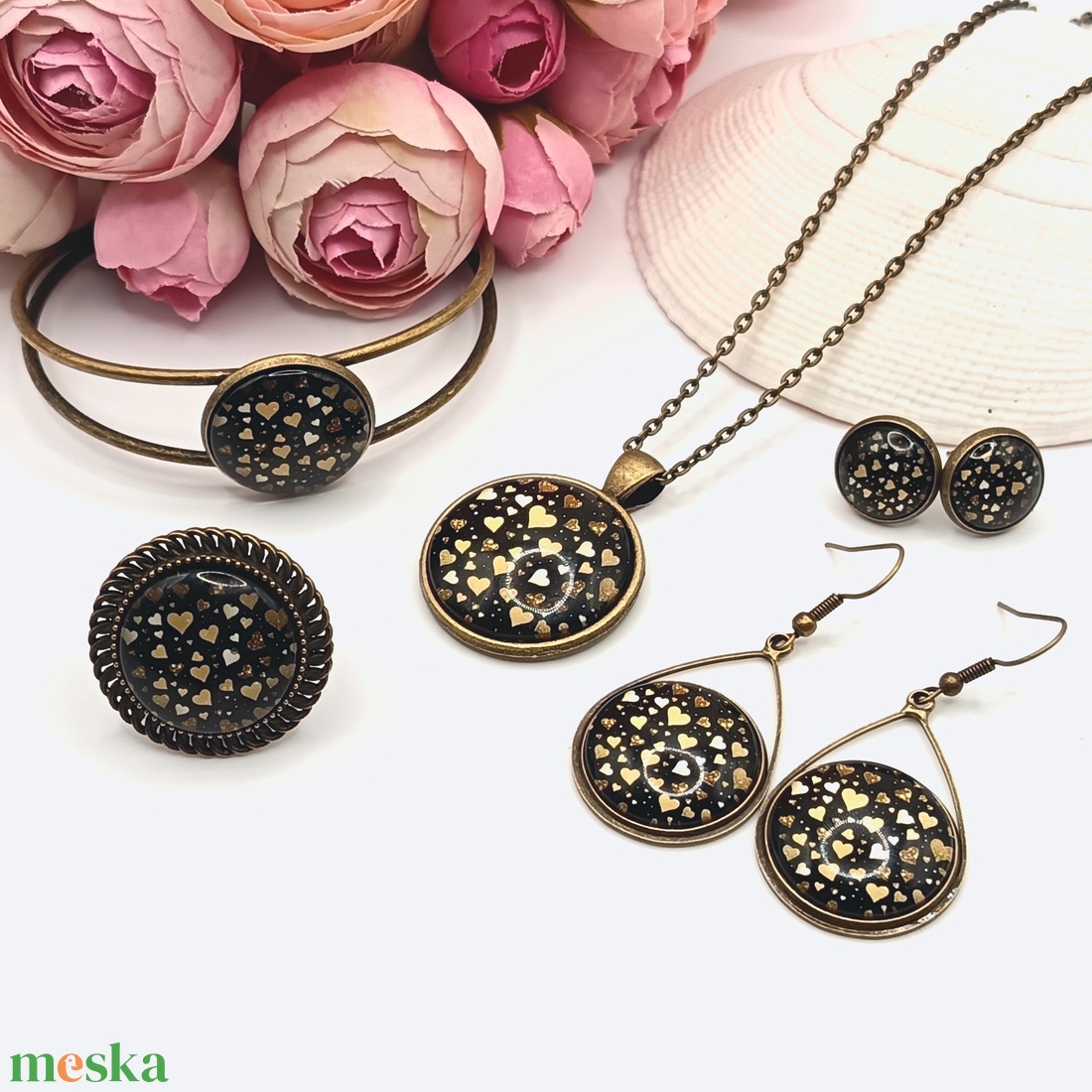 Antik bronz nyaklánc � fekete, arany szívecskés lencsével - ékszer - nyaklánc - medálos nyaklánc - Meska.hu