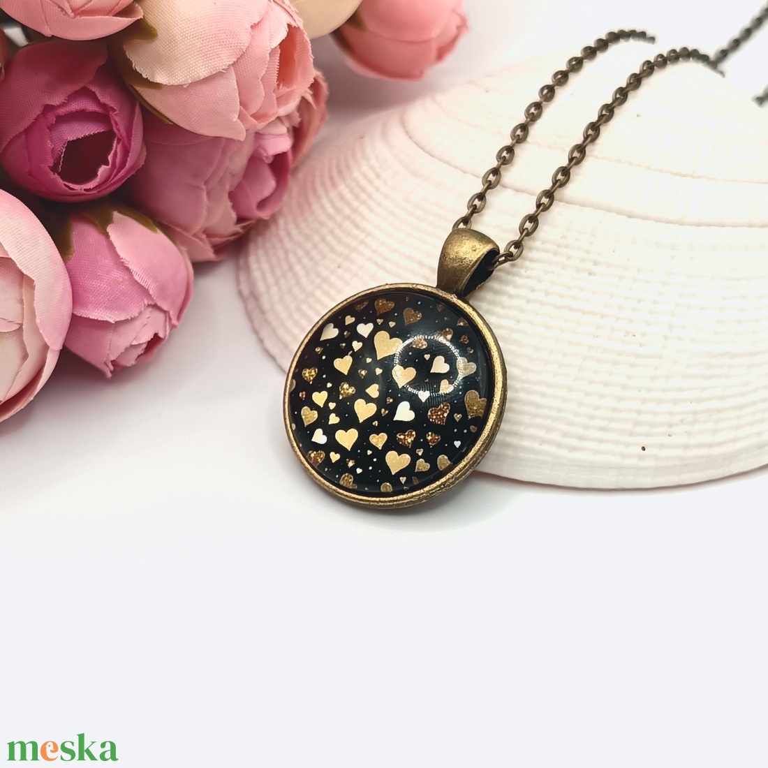 Antik bronz nyaklánc � fekete, arany szívecskés lencsével - ékszer - nyaklánc - medálos nyaklánc - Meska.hu