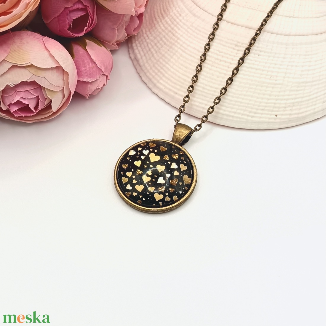 Antik bronz nyaklánc � fekete, arany szívecskés lencsével - ékszer - nyaklánc - medálos nyaklánc - Meska.hu
