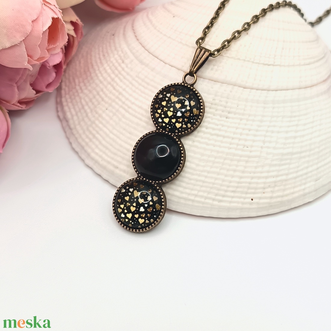 Antik bronz nyaklánc � fekete, arany szívecskés lencsével - ékszer - nyaklánc - medálos nyaklánc - Meska.hu