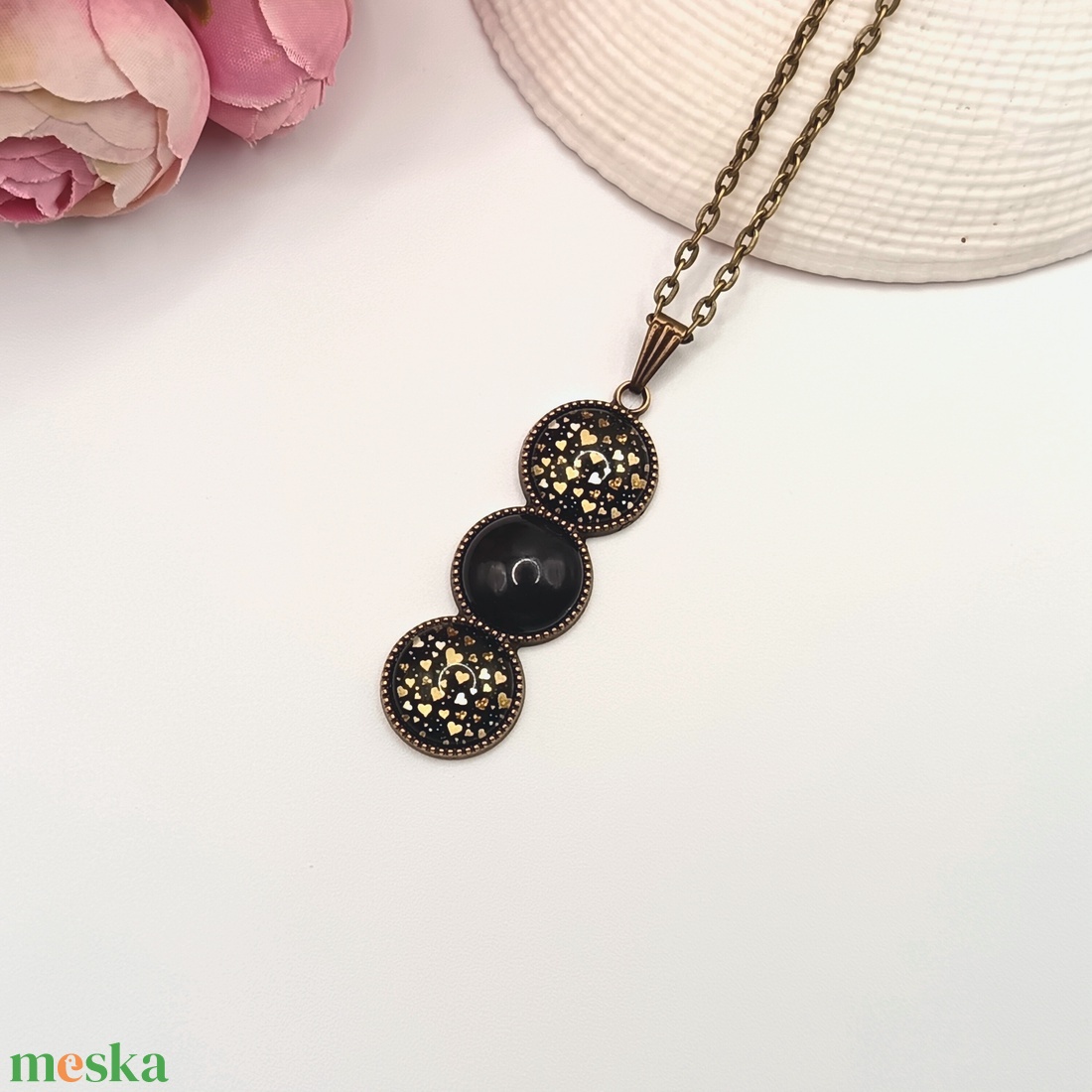 Antik bronz nyaklánc � fekete, arany szívecskés lencsével - ékszer - nyaklánc - medálos nyaklánc - Meska.hu