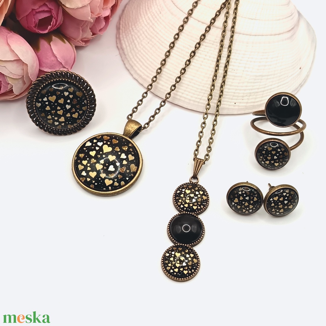 Antik bronz nyaklánc � fekete, arany szívecskés lencsével - ékszer - nyaklánc - medálos nyaklánc - Meska.hu