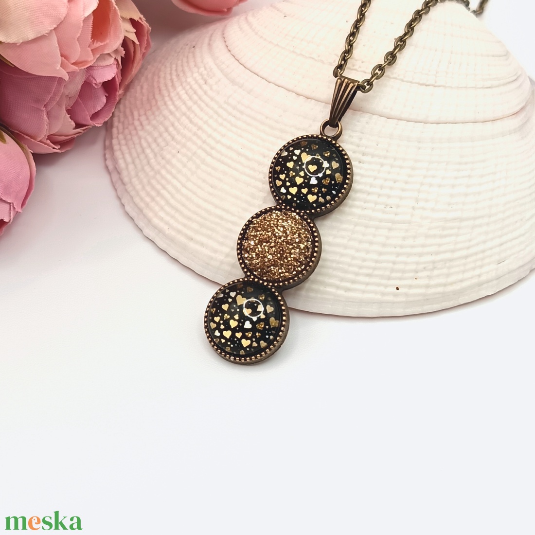 Antik bronz nyaklánc � fekete, arany szívecskés lencsével - ékszer - nyaklánc - medálos nyaklánc - Meska.hu