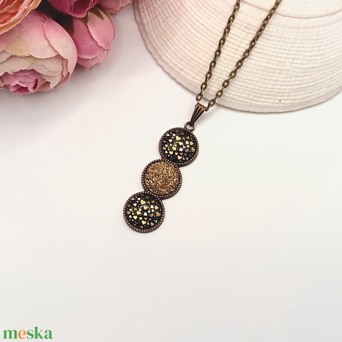 Antik bronz nyaklánc � fekete, arany szívecskés lencsével - ékszer - nyaklánc - medálos nyaklánc - Meska.hu