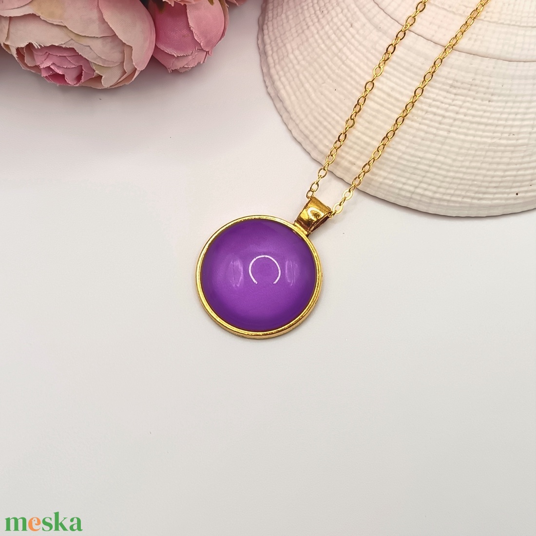 Arany nyaklánc � lila üveg lencsével - ékszer - nyaklánc - medálos nyaklánc - Meska.hu