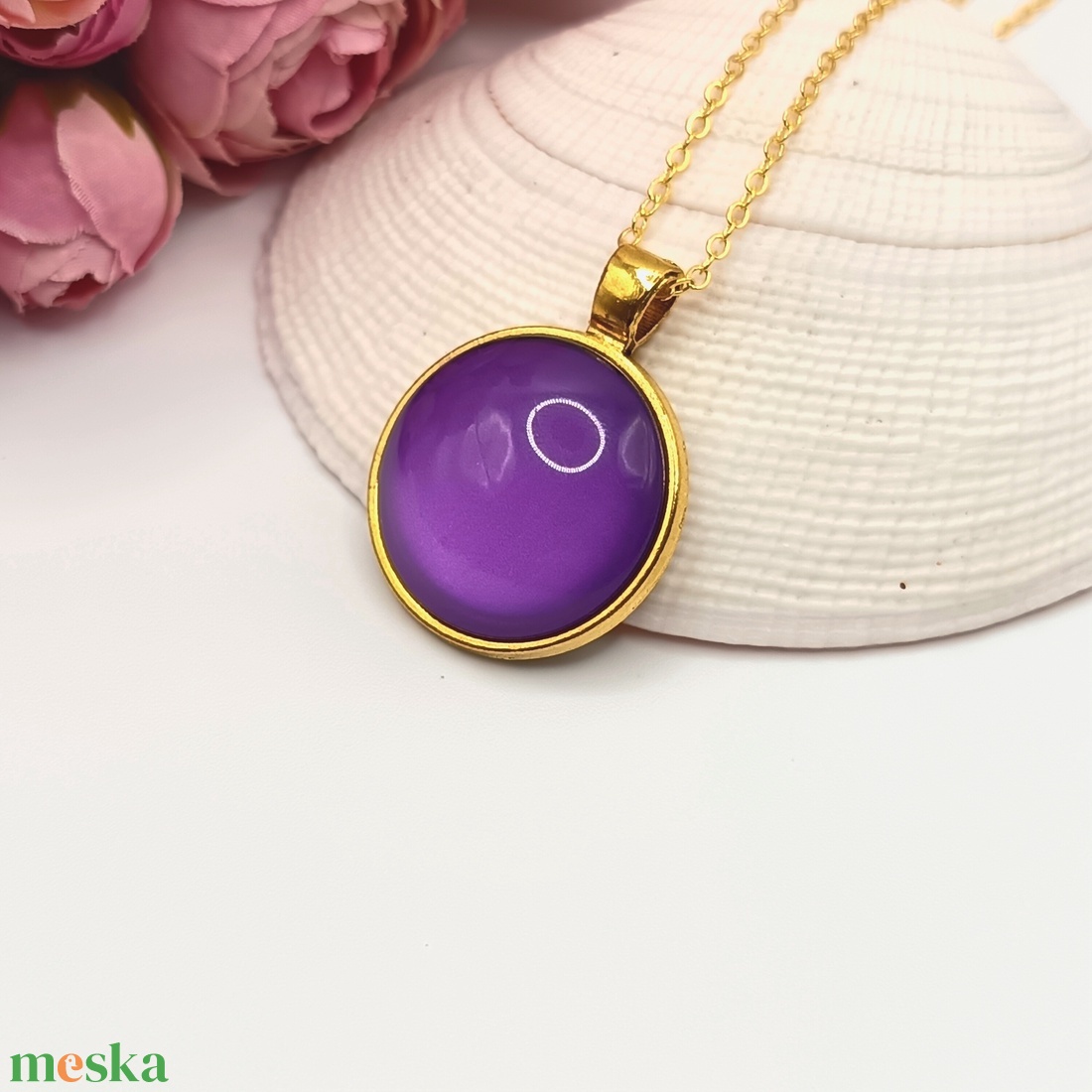 Arany nyaklánc � lila üveg lencsével - ékszer - nyaklánc - medálos nyaklánc - Meska.hu